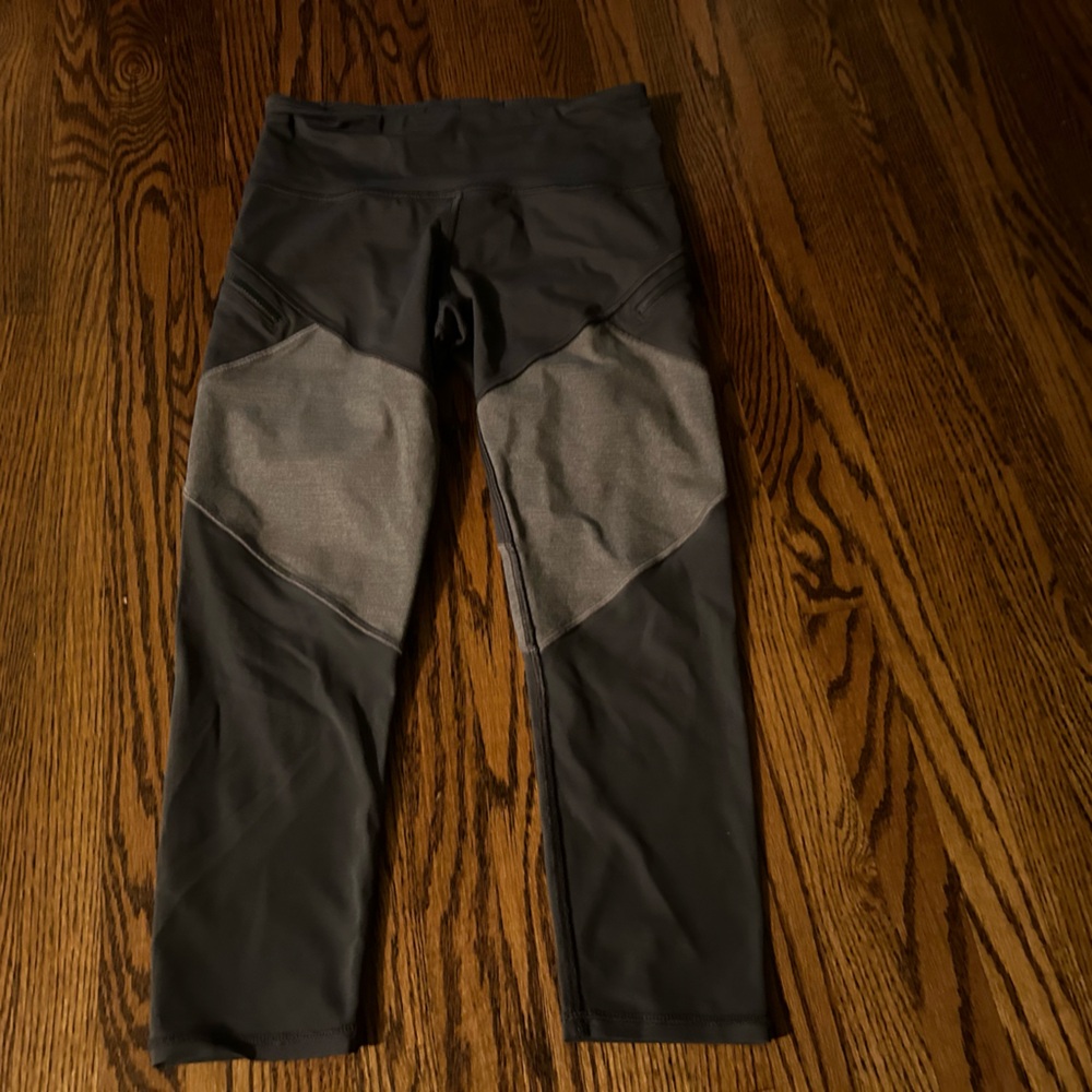 Ivivva crop pants with mesh